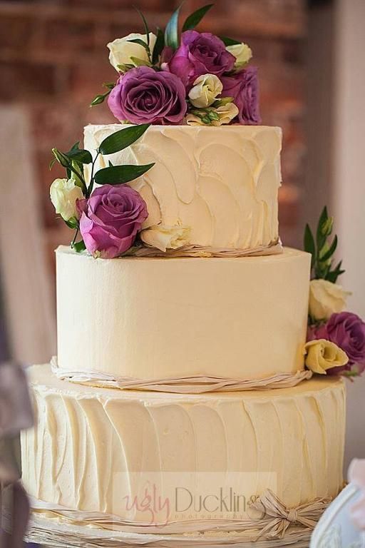 10 Modern Looks That Reinvent Buttercream Wedding Cake Simple