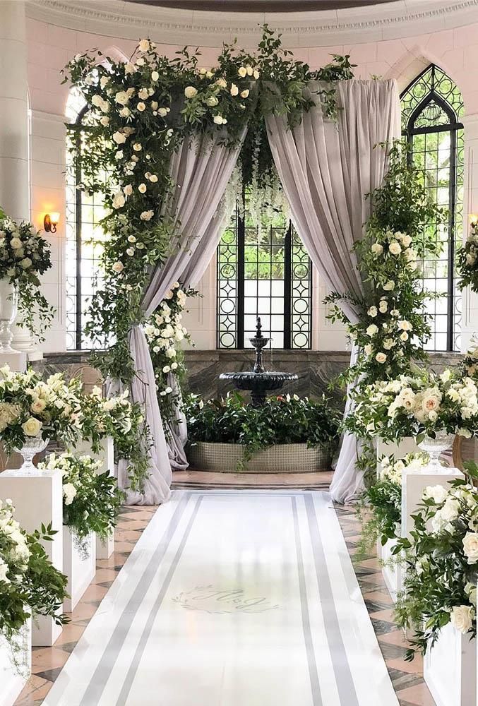 21 Chic Wedding Flower Decor Ideas Indoor Wedding Ceremonies