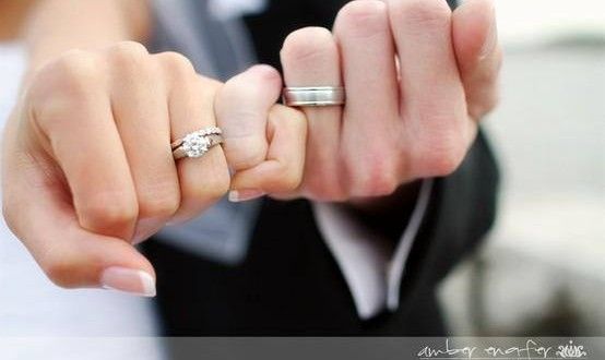 Men Women Fancy Engagement Rings Hand To Hand Wedding Pictures Lol Funny Images Fun Pictures Fb Urdu F Wedding Picture Poses Engagement Wedding Engagement